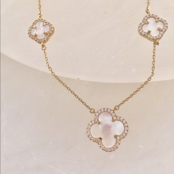 Anthropologie Jewelry - Anthropologie gold tone necklace